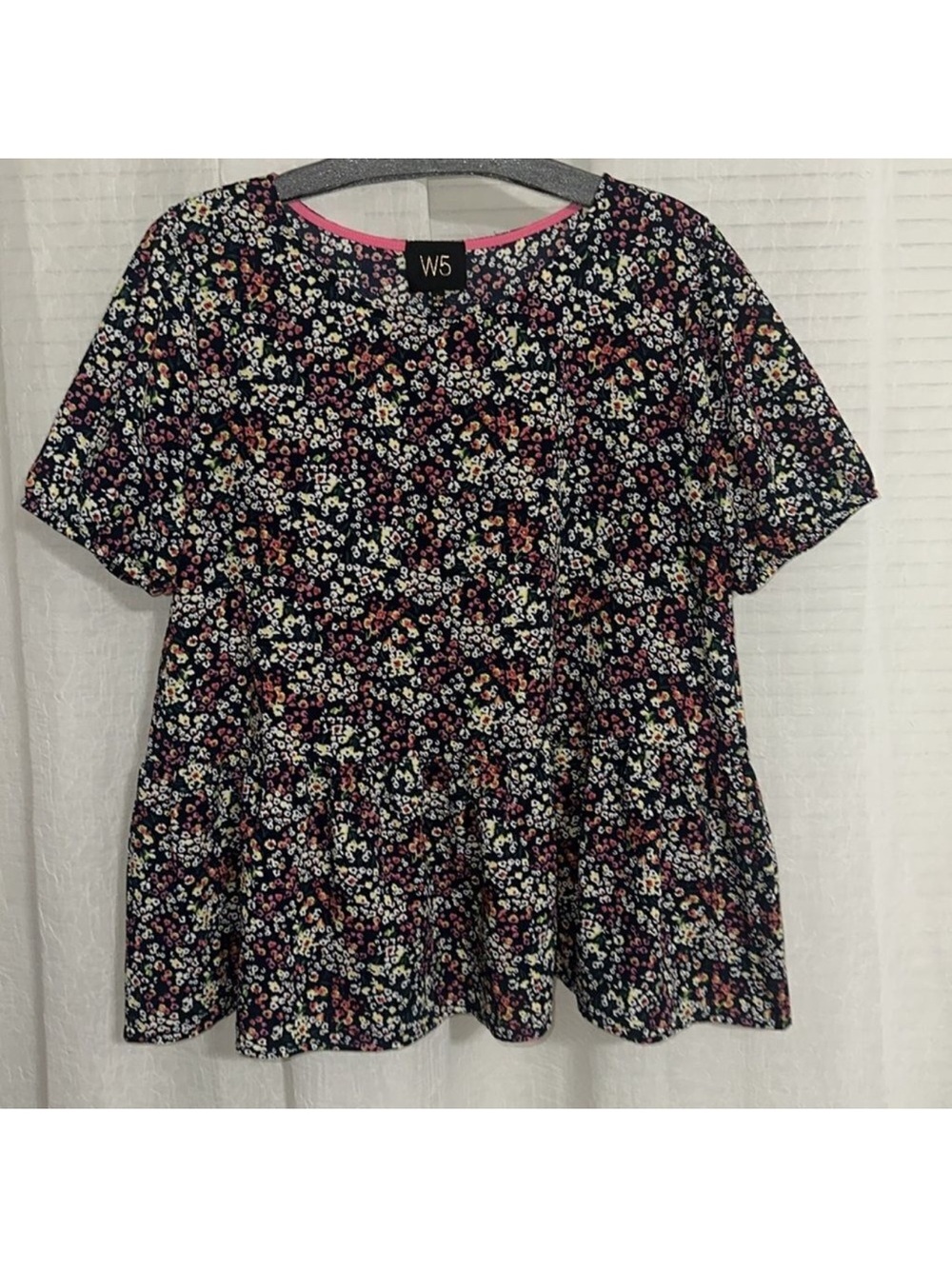 Anthro x W5 L Black Ditsy Floral Short Sleeve Peplum Wrinkle Resistant Top